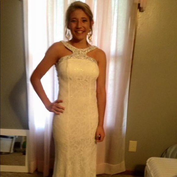 white prom dress! wore twice. size 4 - Picture 1 of 2